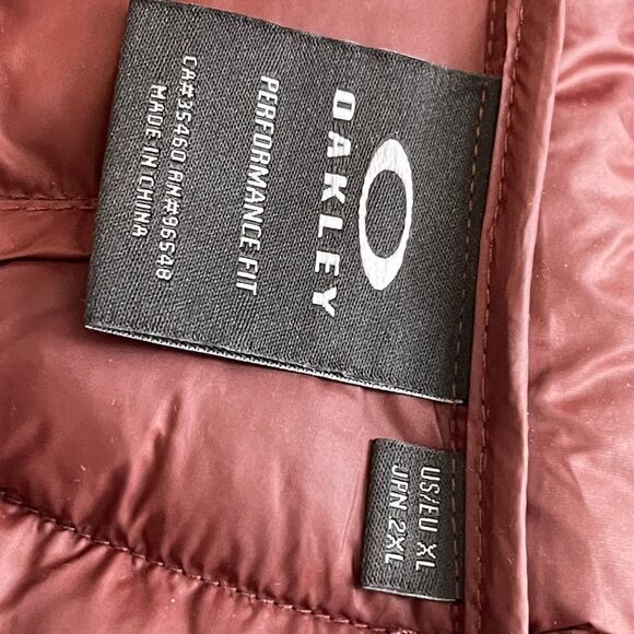 Oakley Drift-o-Puff Men’s Ski Jacket in Granache color - Picture 4 of 6